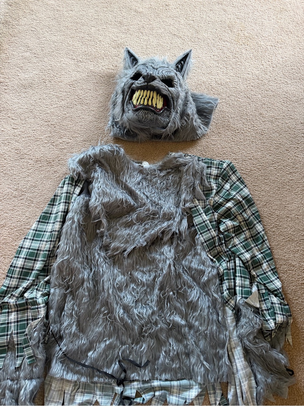 Spirit Red Velvet Hooded Cape Costume, Men’s werewolf & toddler werewolf costume - Picture 3 of 5
